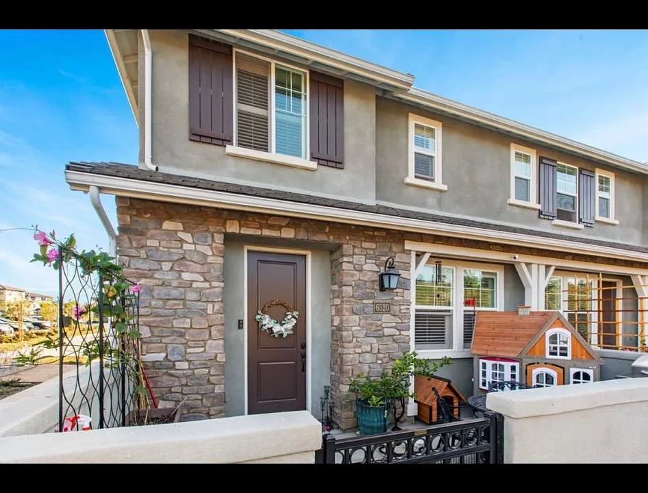 6520 Longboard Ct