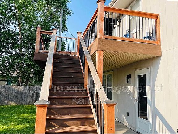 3rd image of 2424 SW Romar Rd