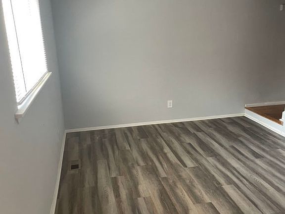 2nd image of 1625 W Pembroke Ave APT 21