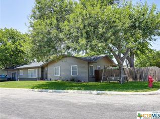 203 Sandra Dr, Hallettsville, TX 77964