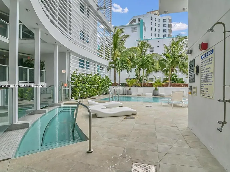 9821 E Bay Harbor Dr #503 — Photo 32
