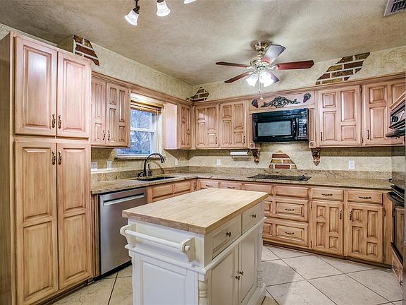 4th image of 2939 S Creekwood Dr