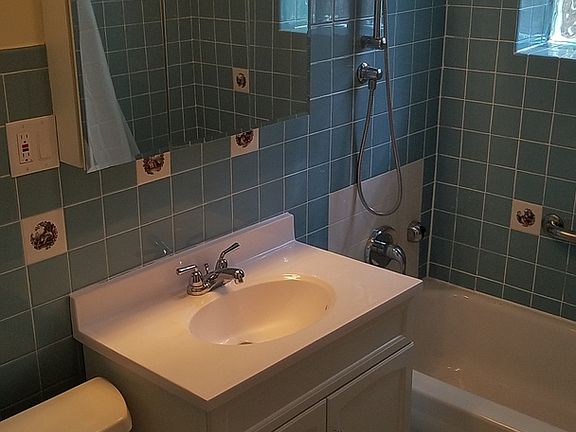 4th image of 5752 W Ainslie St #2