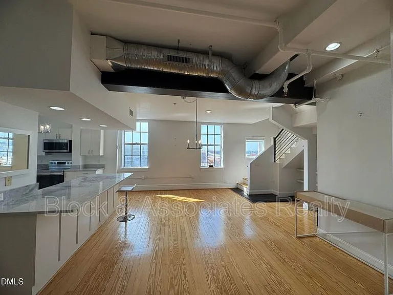 109 W Main St #402 — Photo 4