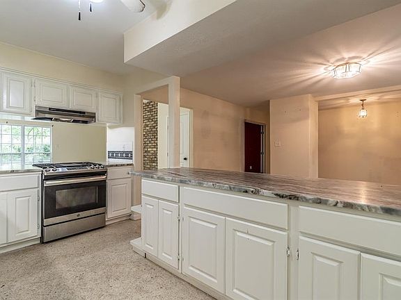 4th image of 1125 Shady Oak Ln