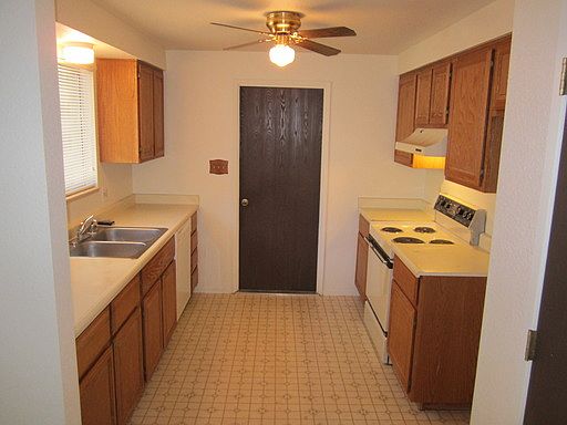 2nd image of 940 Round House Ln APT B
