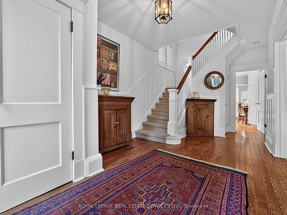 4th image of 62 Astley Ave