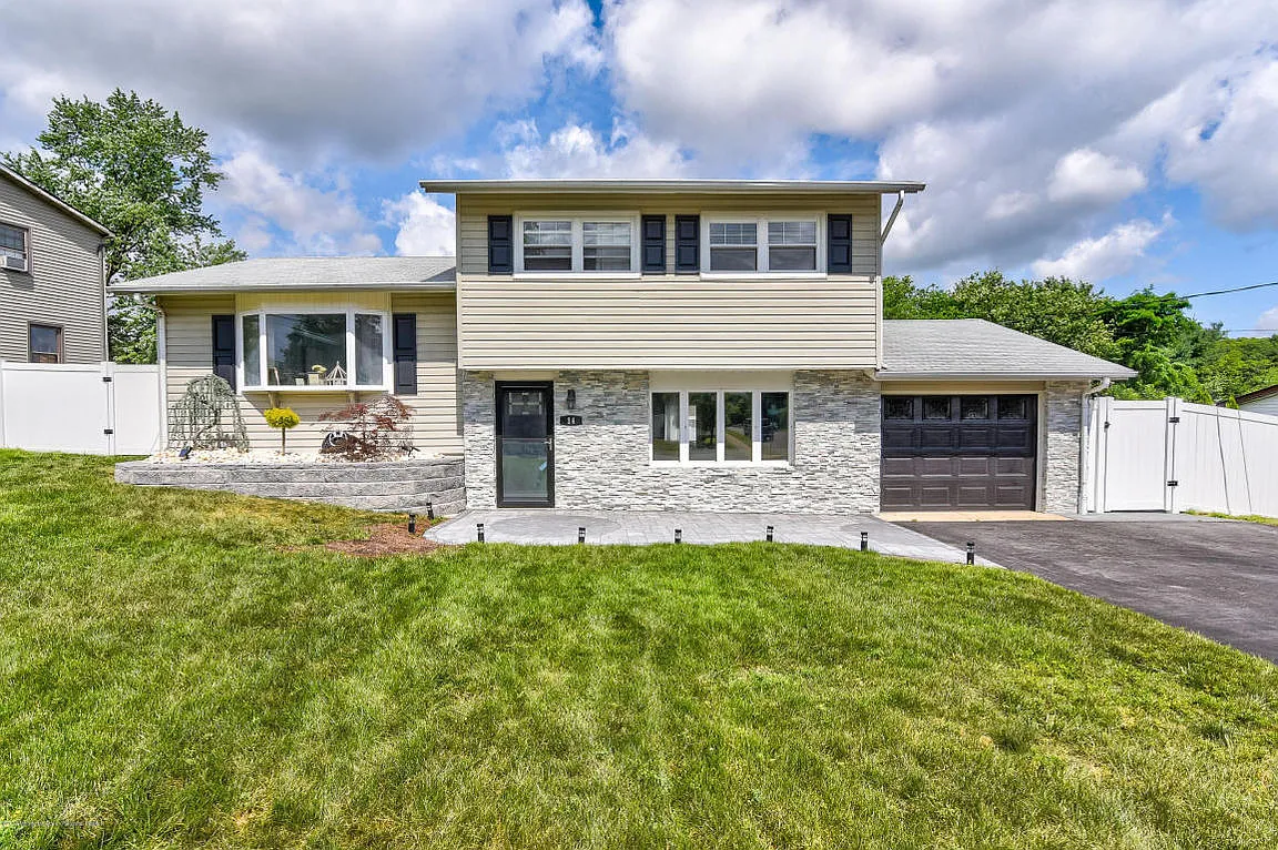 14 Wyoming Dr photo 1