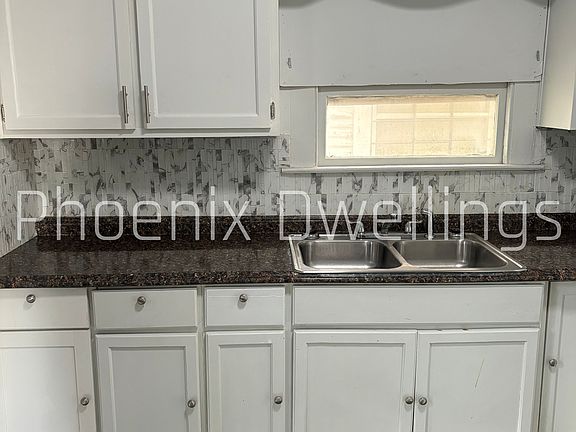4th image of 3245 Larkwood Ave