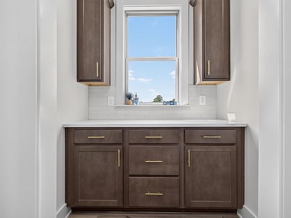 5th image of 408 Victoria Way