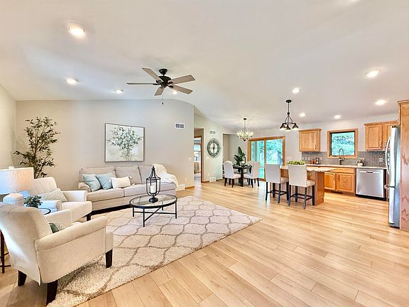 2nd image of 3423 Hemmingway Dr
