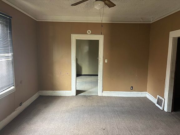 4th image of 4856 Carey St