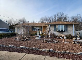 203 Rosewood Ln, Port Reading, NJ
