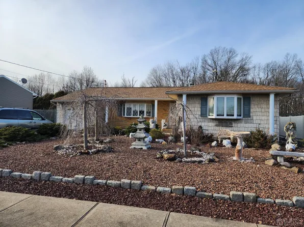 203 Rosewood Ln, Port Reading, NJ 07064