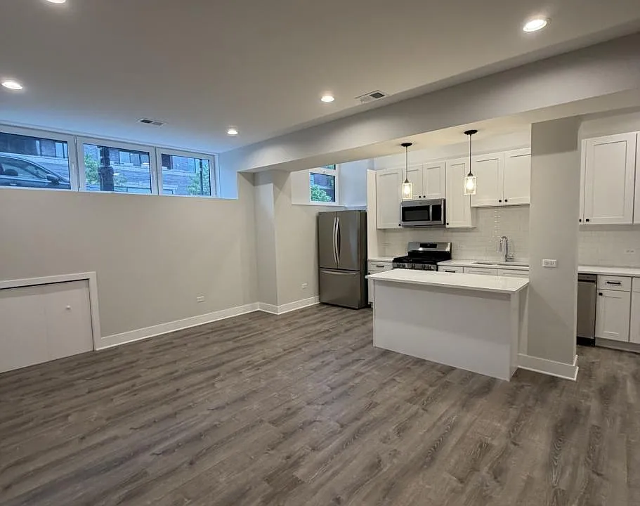 2247 W Lawrence Ave #3