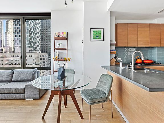 5th image of 310 W 52nd St APT 18J