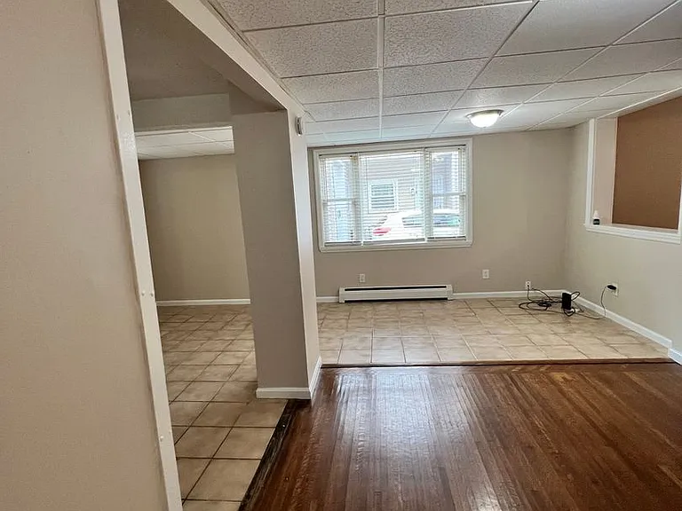 224 E Commercial St — Photo 15