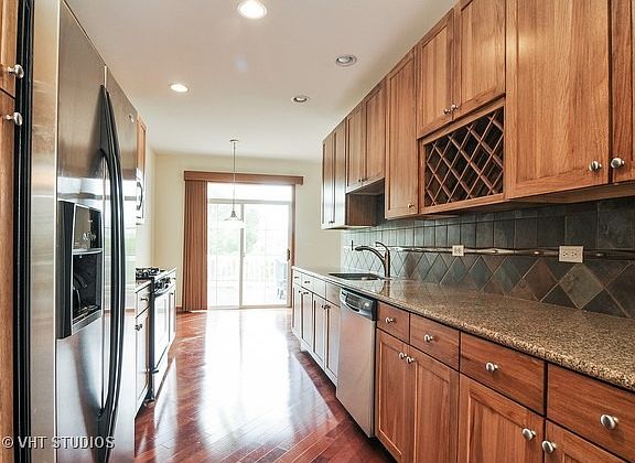 5th image of 572 Shoreline Dr #572