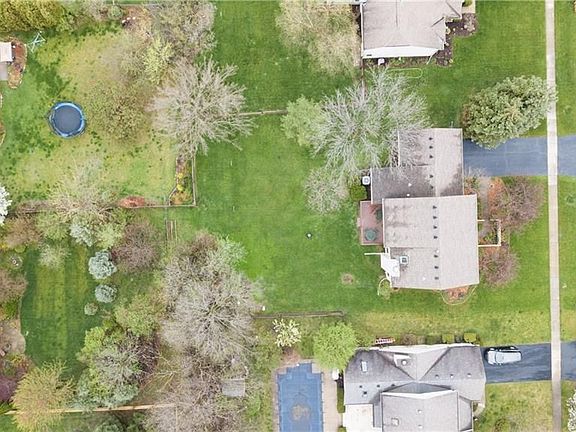 2nd image of 27037 Shawnee Dr