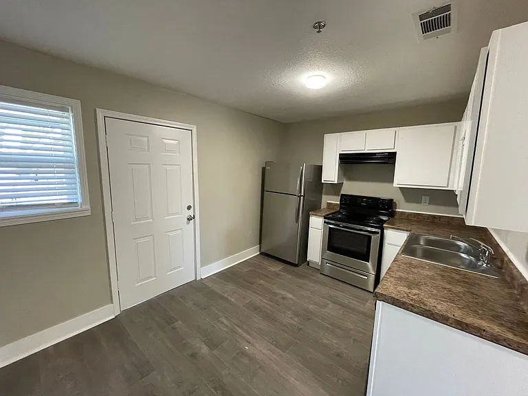2420 Dudley St — Photo 22