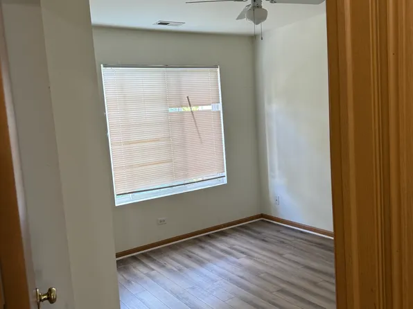 830 County Line Rd, Aurora, IL 60502