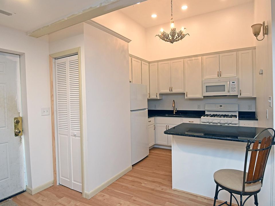 2nd image of 100 Linden St #C
