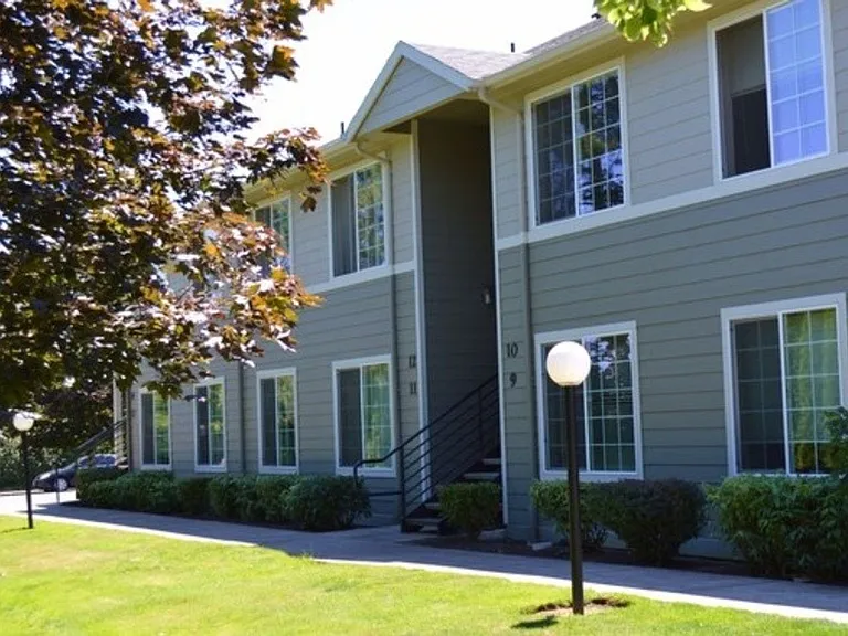 Quiet 2-Bed 2-Bath Apartments Close to WOU with Beautiful Landscaping In-Unit Washer/Dryer — Photo 34