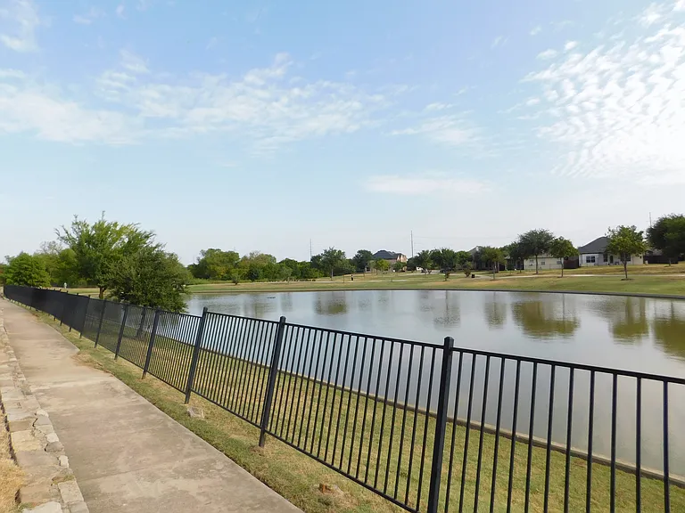 14904 Riverside Dr — Photo 37