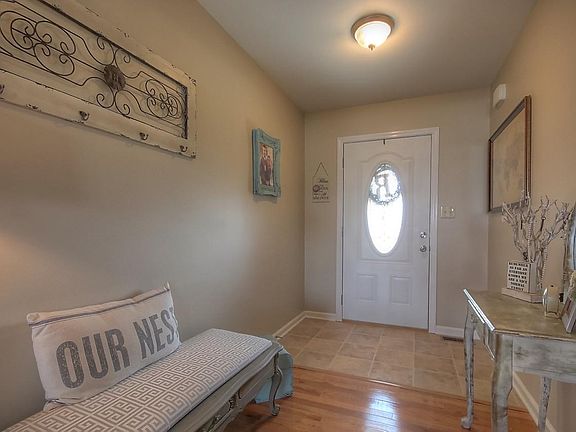 4th image of 708 Glen Abbey Way