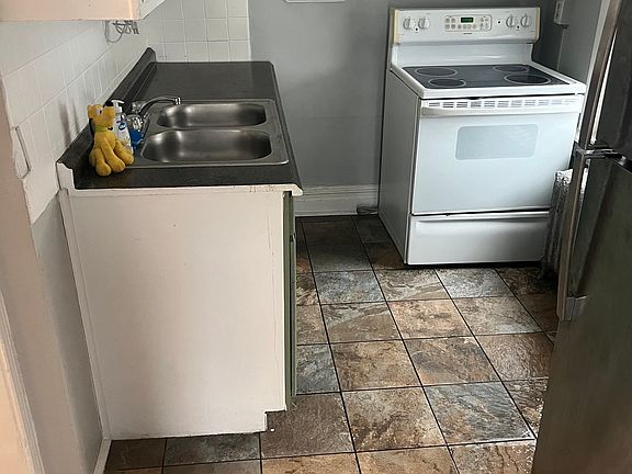 3rd image of 650 W Market St Floor 2