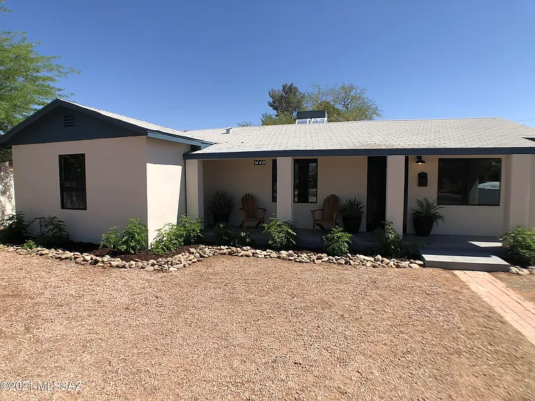 1440 E Edison St — Photo 2