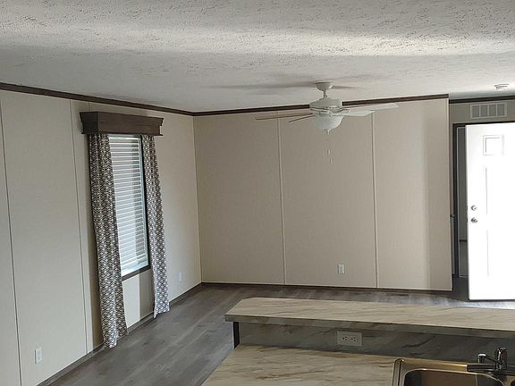 5th image of 993 Michigan Ave E #M56