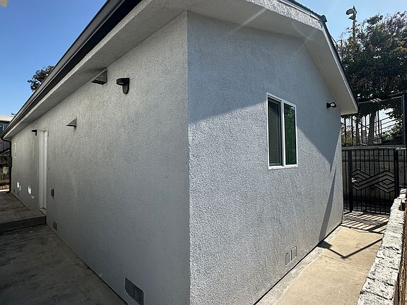 2nd image of 2110 Gaviota Ave #H