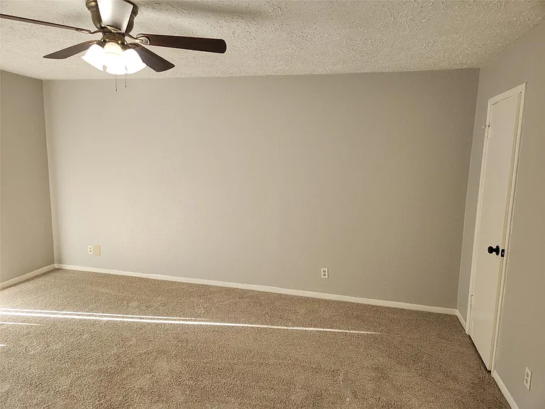 22127 Elsinore Dr — Photo 9