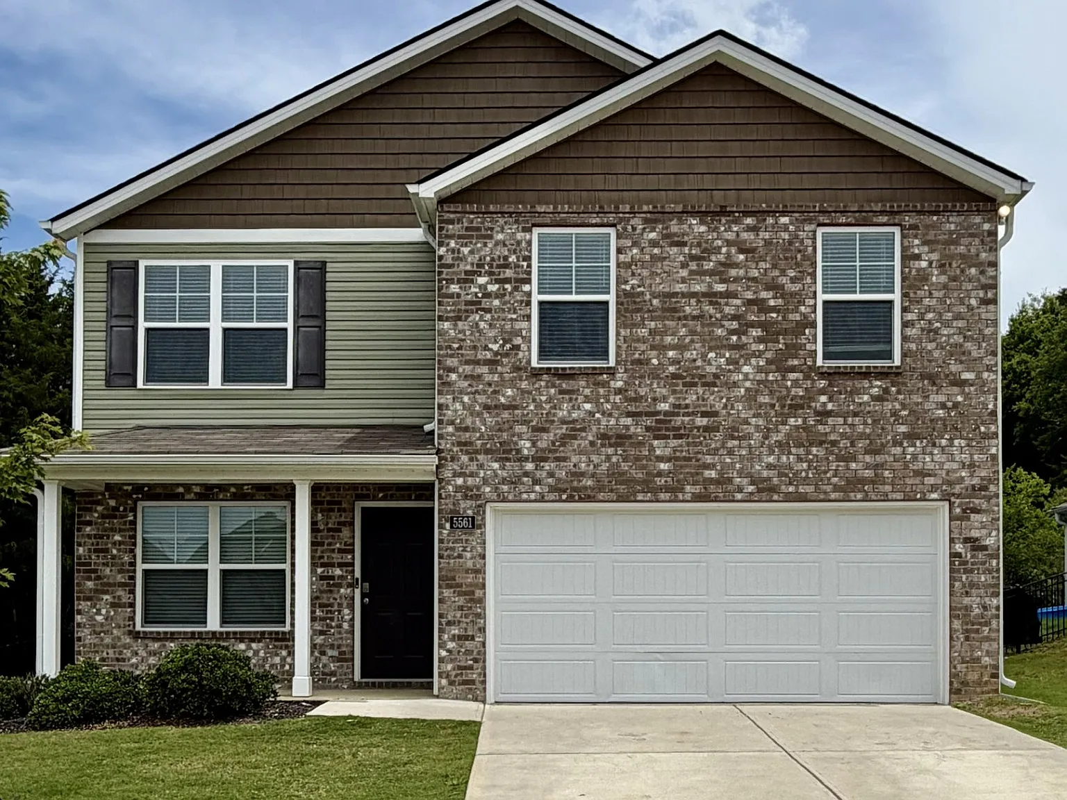 4 bed, 2.5 bath, 1900 sqft, $2,149 — Photo 1