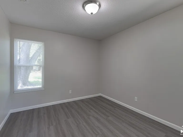 1322 N Kansas St — Photo 16