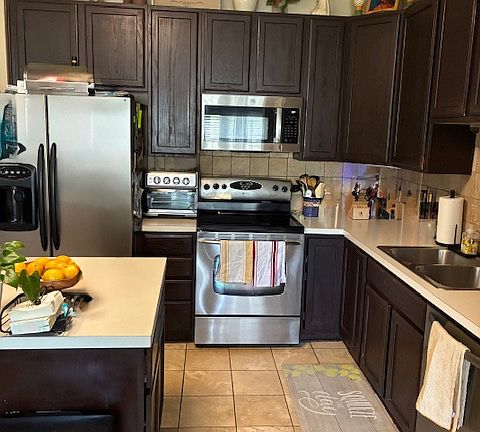 4th image of 742 Huffine Manor Cir