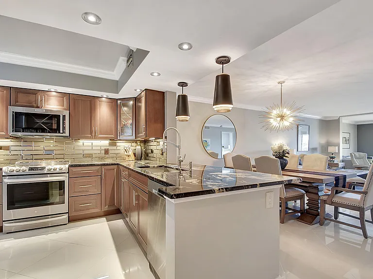300 John F Kennedy Dr #Penthouse 8 — Photo 2