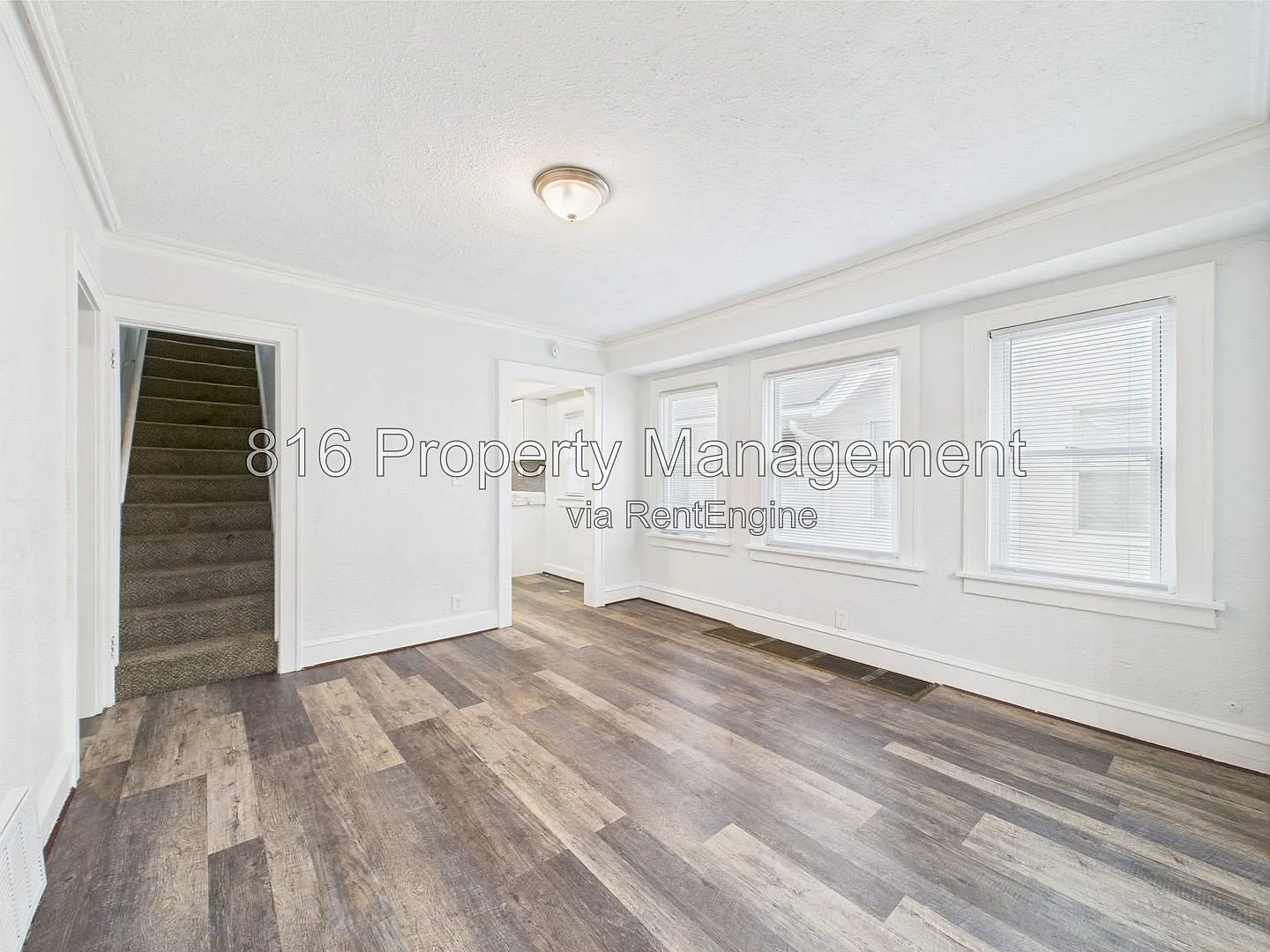 3 bed, 1.0 bath, 1156 sqft, $1,300 — Photo 4