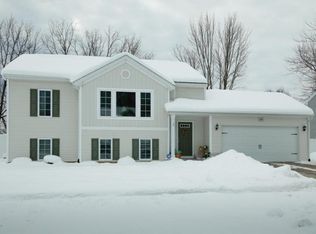 3243 Quarry Ridge Ct, Kalamazoo, MI 49004