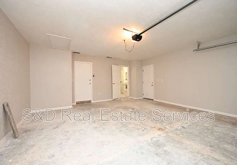 907 Swann Dr — Photo 42