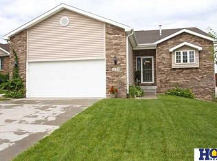 5737 Harding Dr, Lincoln, NE 68521