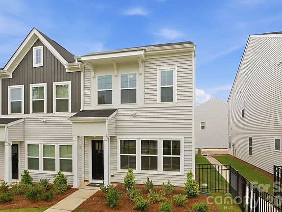 3rd image of 5847 Tuckaseegee Rd #6