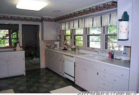 3rd image of 124 Hilltop Ln