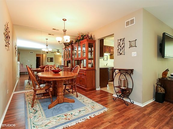 5th image of 9051 Somerset Ct