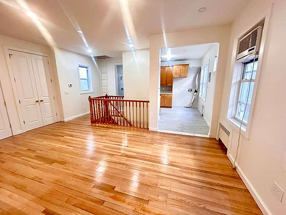 5th image of 537 E 5th St #2A