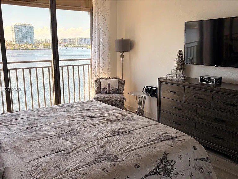 17720 N Bay Rd #6C — Photo 11