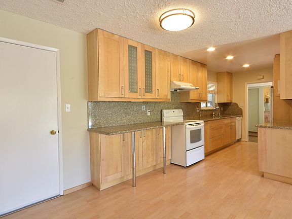 4th image of 1057 Arlington Ln