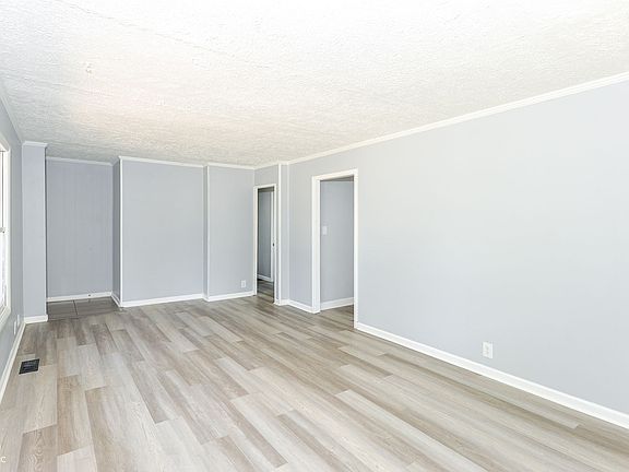 4th image of 131 Plaza Dr