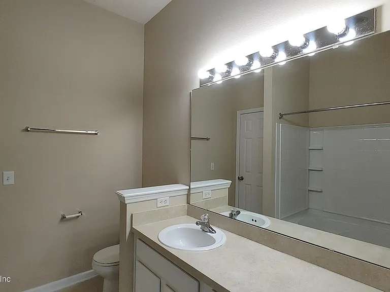 5976 Pavilion Dr — Photo 24